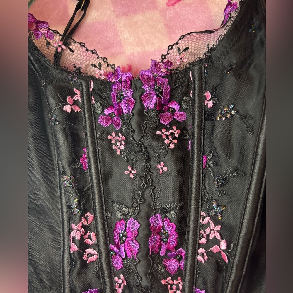 VICTORIA'S SECRET Very Sexy Floral Embroidery Corset Top - Picture 3 of 10